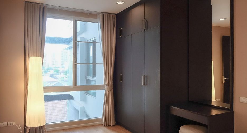 For rent 2 bedrooms condo in Watthana, Bangkok