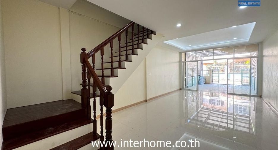 For sale 3 bedrooms townhouse in Mueang Nonthaburi, Nonthaburi