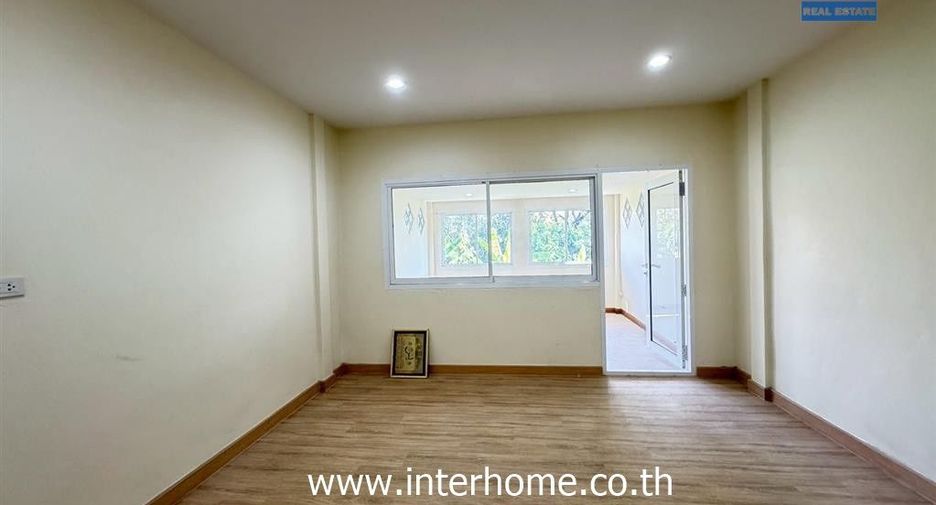 For sale 3 bedrooms townhouse in Mueang Nonthaburi, Nonthaburi