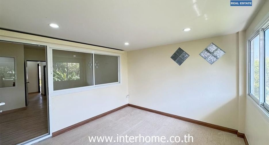 For sale 3 bedrooms townhouse in Mueang Nonthaburi, Nonthaburi