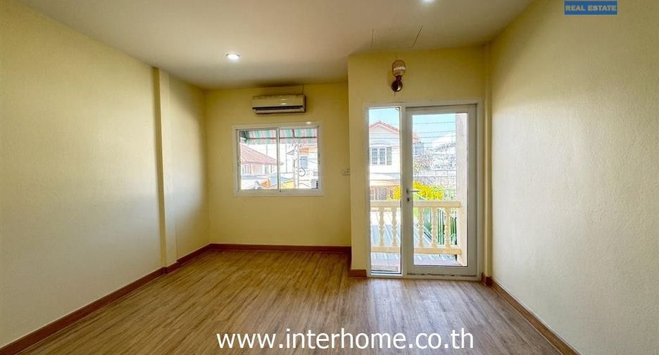 For sale 3 bedrooms townhouse in Mueang Nonthaburi, Nonthaburi