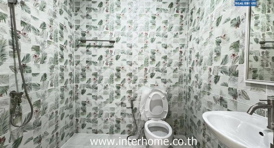 For sale 3 bedrooms townhouse in Mueang Nonthaburi, Nonthaburi