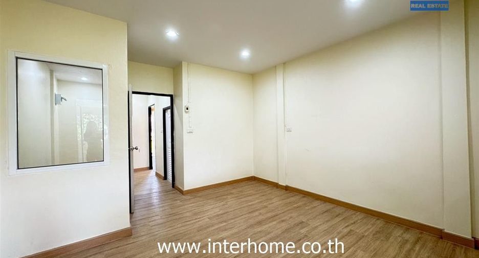 For sale 3 bedrooms townhouse in Mueang Nonthaburi, Nonthaburi