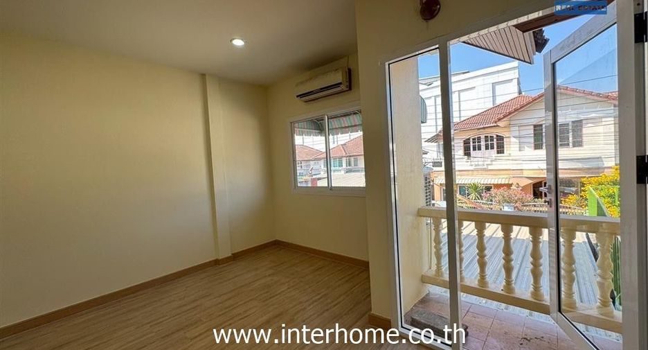 For sale 3 bedrooms townhouse in Mueang Nonthaburi, Nonthaburi