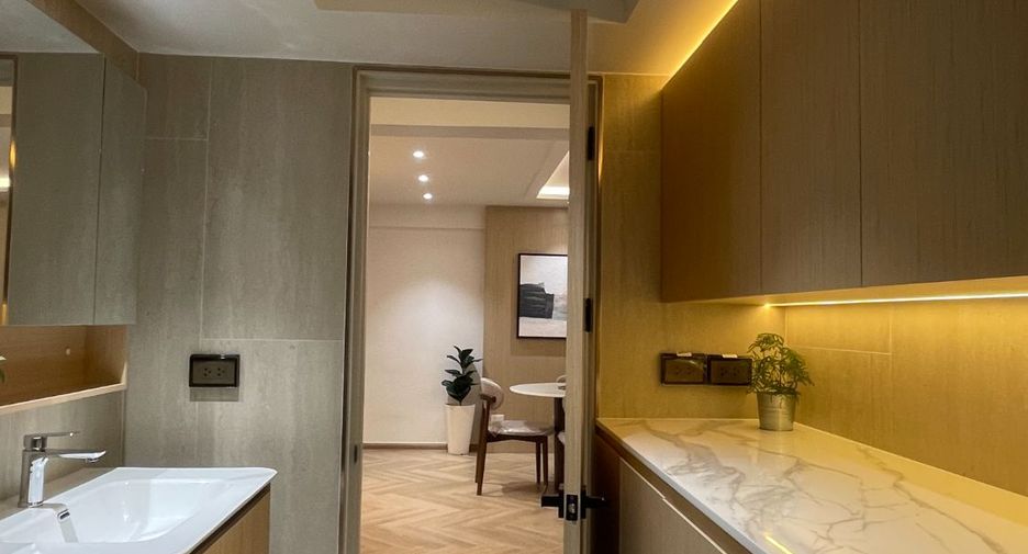 For sale 2 bedrooms condo in Watthana, Bangkok