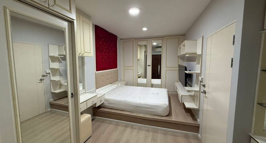 For rent 3 bedrooms townhouse in Suan Luang, Bangkok