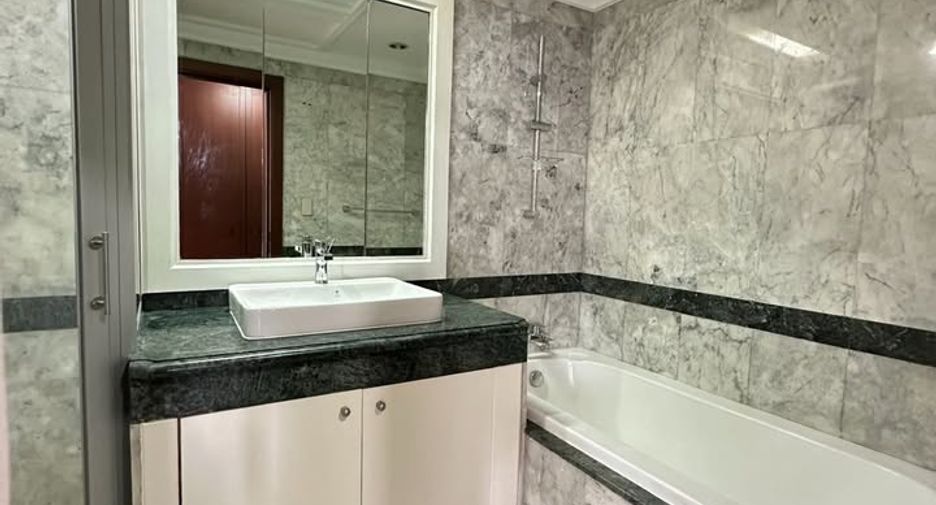 For sale 2 bedrooms condo in Pathum Wan, Bangkok