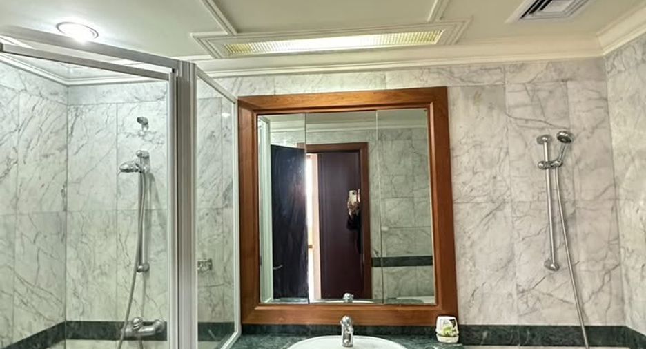 For sale 2 bedrooms condo in Pathum Wan, Bangkok