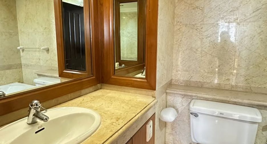 For sale 2 bedrooms condo in Pathum Wan, Bangkok