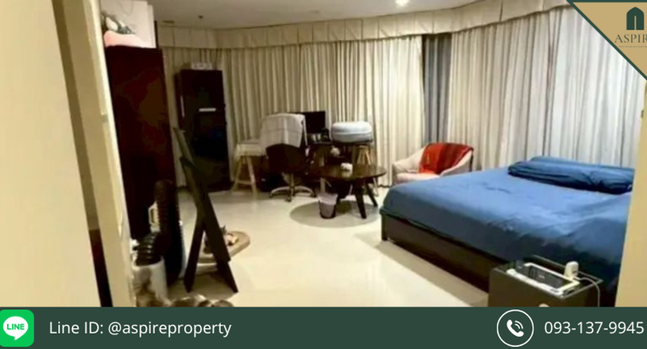 For sale 3 bedrooms condo in Watthana, Bangkok