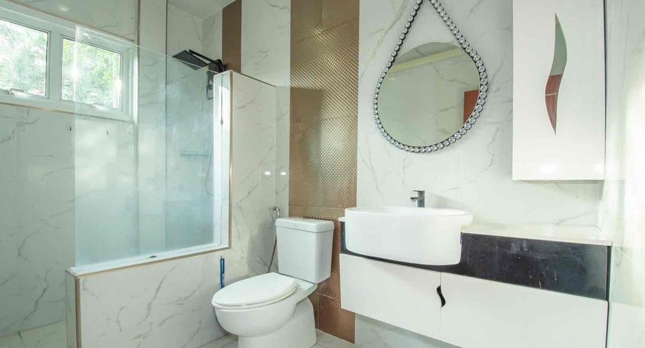 For rent and for sale 4 bedrooms villa in Bang Lamung, Chonburi