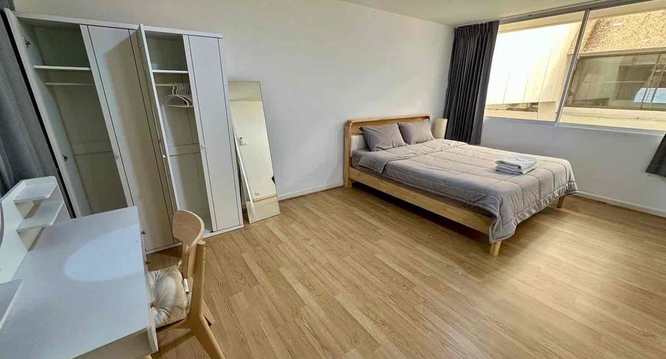 For rent 3 bedrooms condo in Bang Lamung, Chonburi