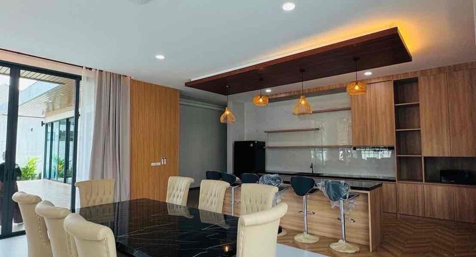 For rent 4 bedrooms villa in Bang Lamung, Chonburi