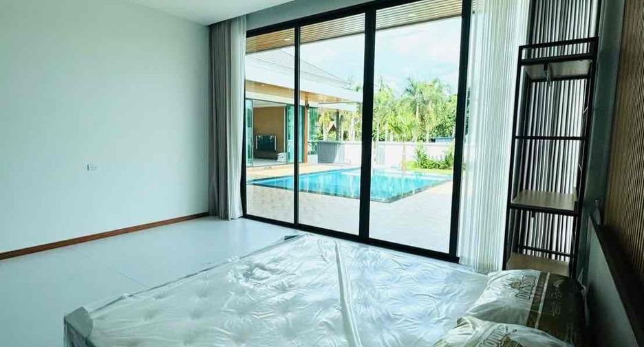 For rent 4 bedrooms villa in Bang Lamung, Chonburi