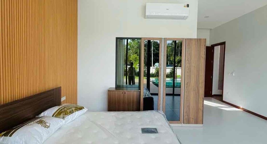 For rent 4 bedrooms villa in Bang Lamung, Chonburi