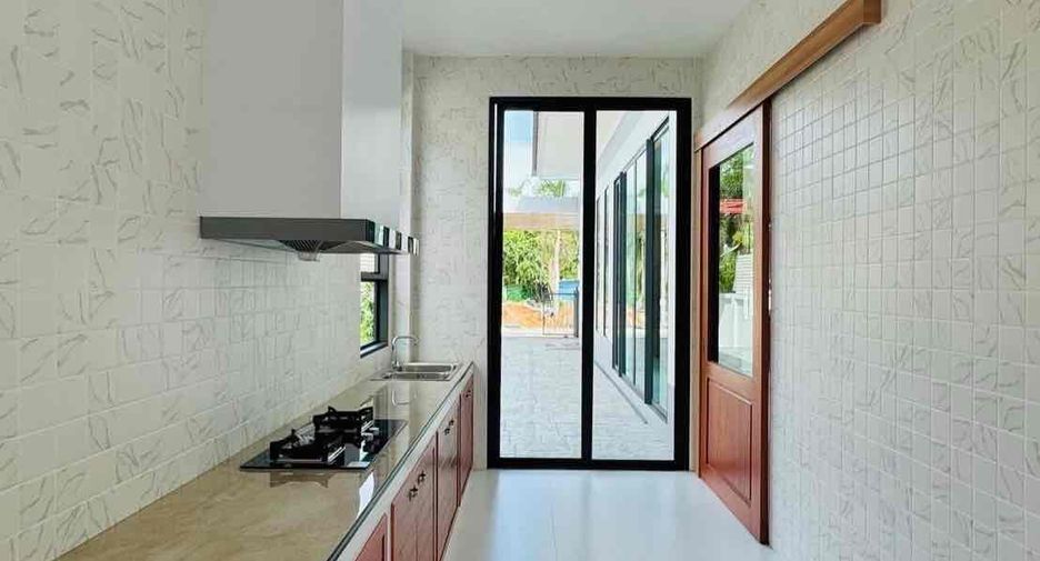 For rent 4 bedrooms villa in Bang Lamung, Chonburi