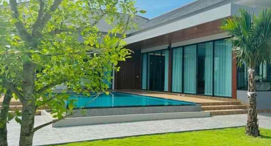 For rent 4 bedrooms villa in Bang Lamung, Chonburi