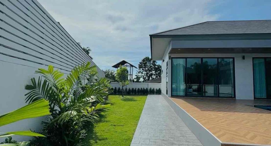 For rent 4 bedrooms villa in Bang Lamung, Chonburi