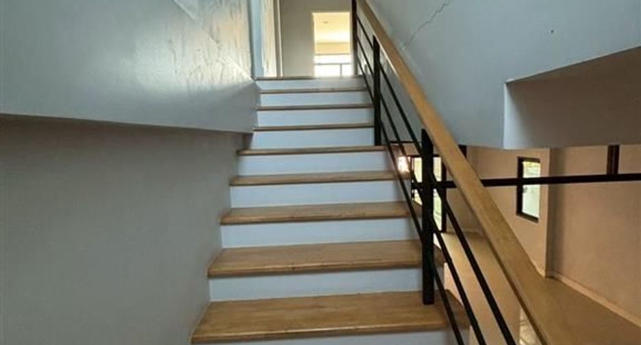For rent and for sale 4 bedrooms townhouse in Don Mueang, Bangkok
