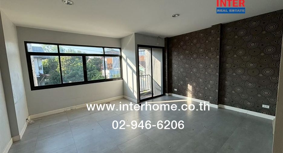 For rent and for sale 4 bedrooms townhouse in Don Mueang, Bangkok