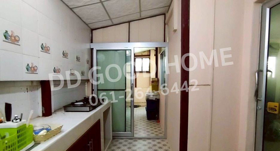For sale 3 bedrooms townhouse in Min Buri, Bangkok
