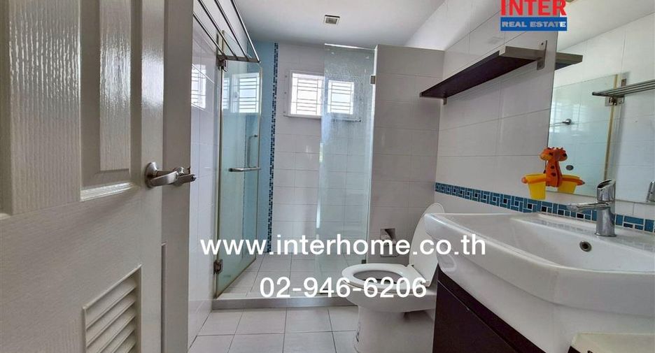 Haus zum Kauf mit 4 Zimmer in Bang Khae, Bangkok