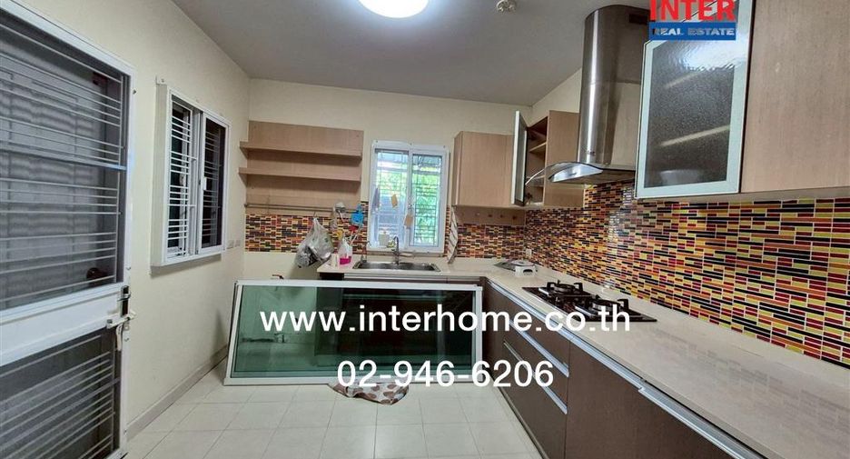Haus zum Kauf mit 4 Zimmer in Bang Khae, Bangkok