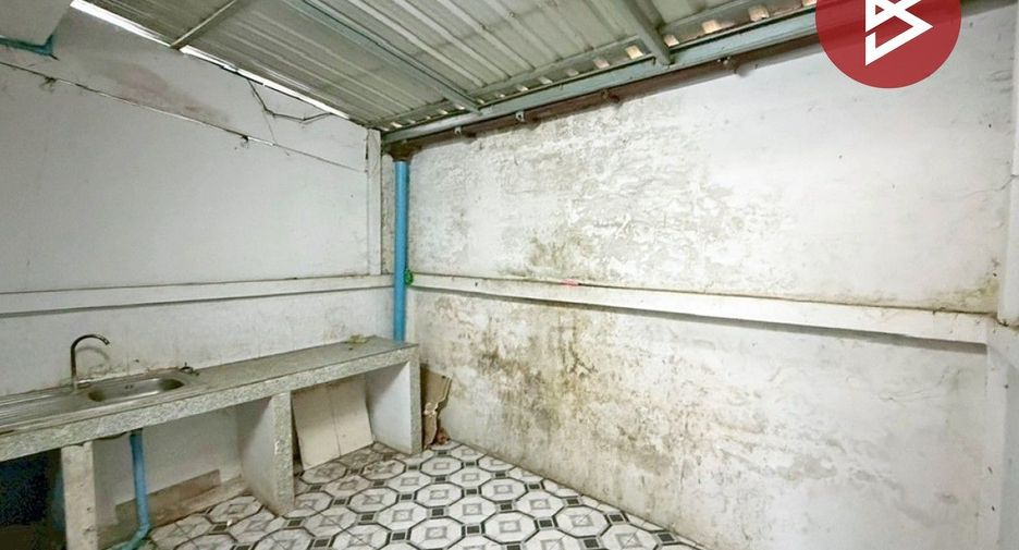 Reihenhaus zum Kauf mit 2 Zimmer in Nakhon Chai Si, Nakhon Pathom
