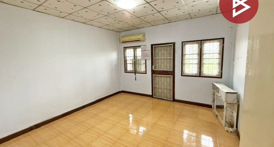 Reihenhaus zum Kauf mit 2 Zimmer in Nakhon Chai Si, Nakhon Pathom