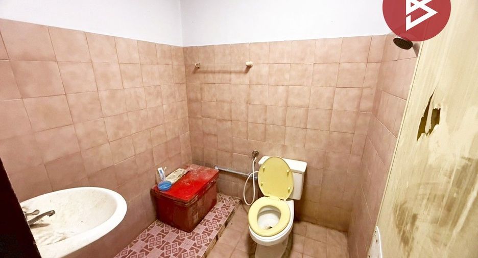 Reihenhaus zum Kauf mit 2 Zimmer in Nakhon Chai Si, Nakhon Pathom