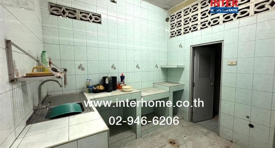 For sale 4 bedrooms retail Space in Pathum Wan, Bangkok