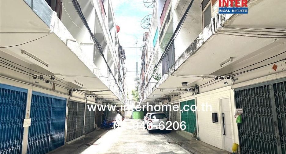 For sale 4 bedrooms retail Space in Pathum Wan, Bangkok