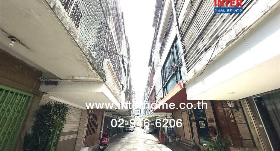 For sale 4 bedrooms retail Space in Pathum Wan, Bangkok