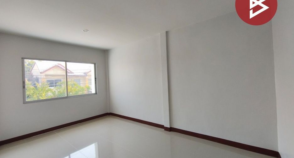 For sale 3 bedrooms townhouse in Mueang Nakhon Pathom, Nakhon Pathom