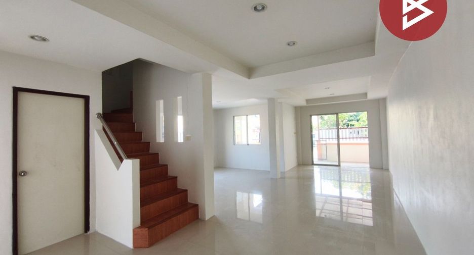 For sale 3 bedrooms townhouse in Mueang Nakhon Pathom, Nakhon Pathom
