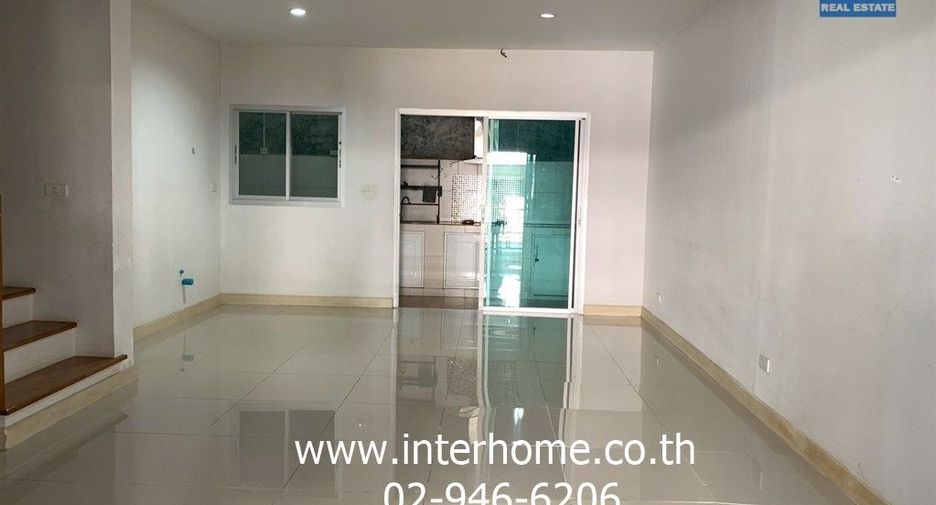 For sale 4 bedrooms townhouse in Khlong Sam Wa, Bangkok