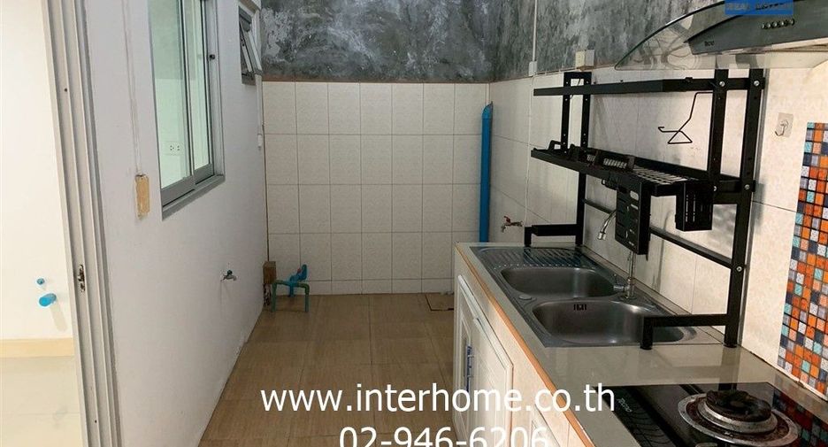 For sale 4 bedrooms townhouse in Khlong Sam Wa, Bangkok