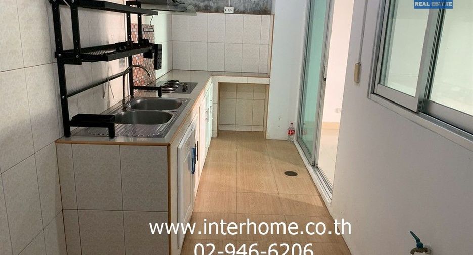 For sale 4 bedrooms townhouse in Khlong Sam Wa, Bangkok