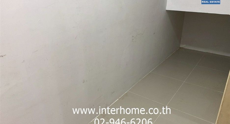 For sale 4 bedrooms townhouse in Khlong Sam Wa, Bangkok