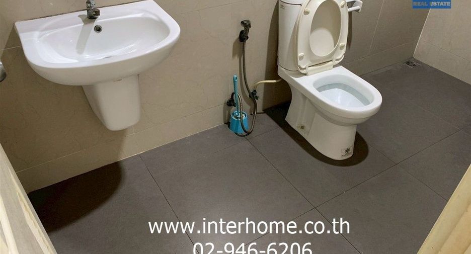 For sale 4 bedrooms townhouse in Khlong Sam Wa, Bangkok