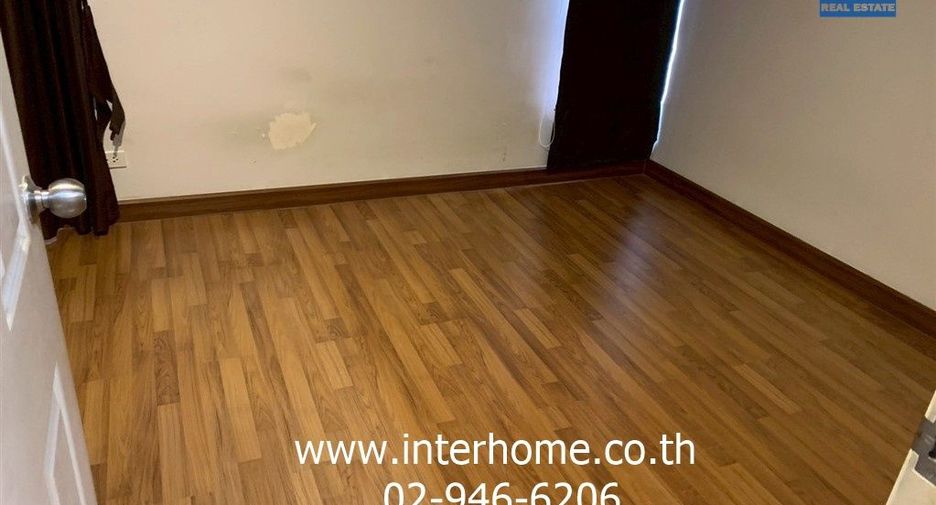 For sale 4 bedrooms townhouse in Khlong Sam Wa, Bangkok