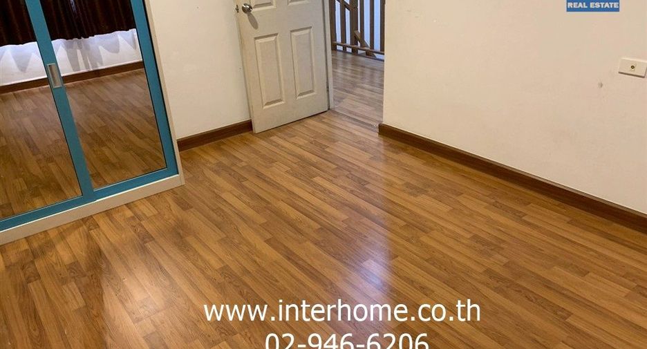 For sale 4 bedrooms townhouse in Khlong Sam Wa, Bangkok