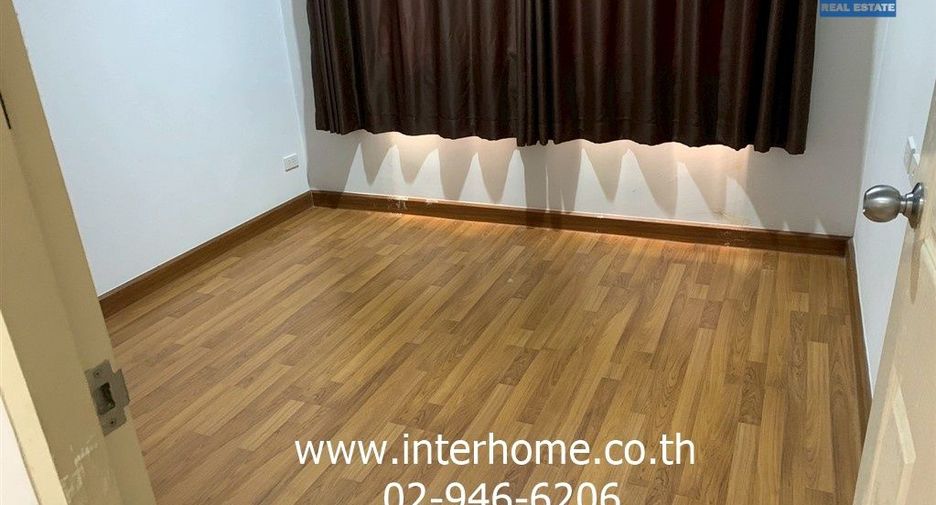 For sale 4 bedrooms townhouse in Khlong Sam Wa, Bangkok