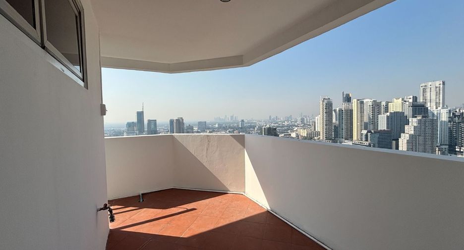 For rent 3 ベッドルーム condo in Khlong Toei, Bangkok
