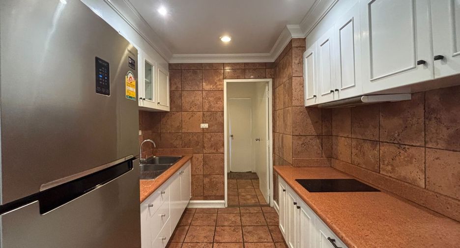 For rent 3 ベッドルーム condo in Khlong Toei, Bangkok