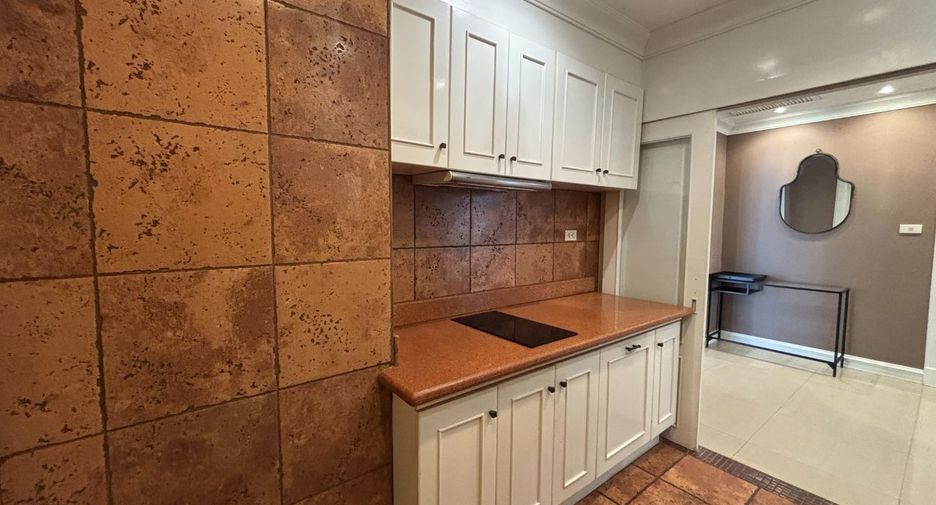 For rent 3 ベッドルーム condo in Khlong Toei, Bangkok