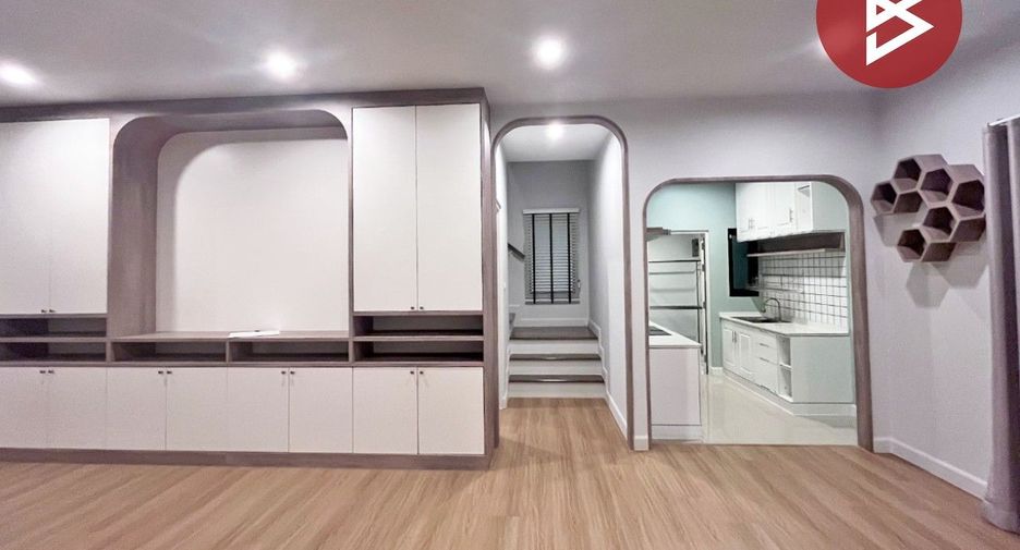 Casa en venta de 4 habitaciones en Lat Lum Kaeo, Pathum Thani