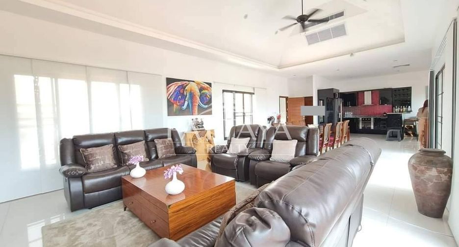 For sale 3 bedrooms villa in Sattahip, Chonburi