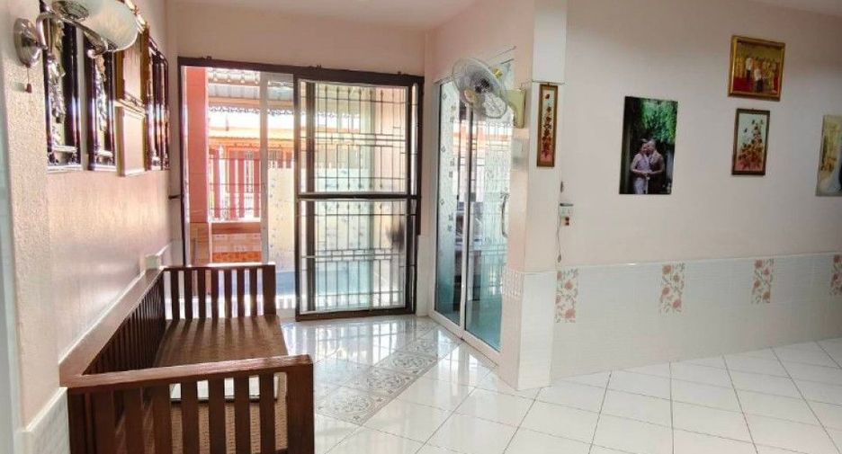 For sale 5 bedrooms house in Mueang Chachoengsao, Chachoengsao