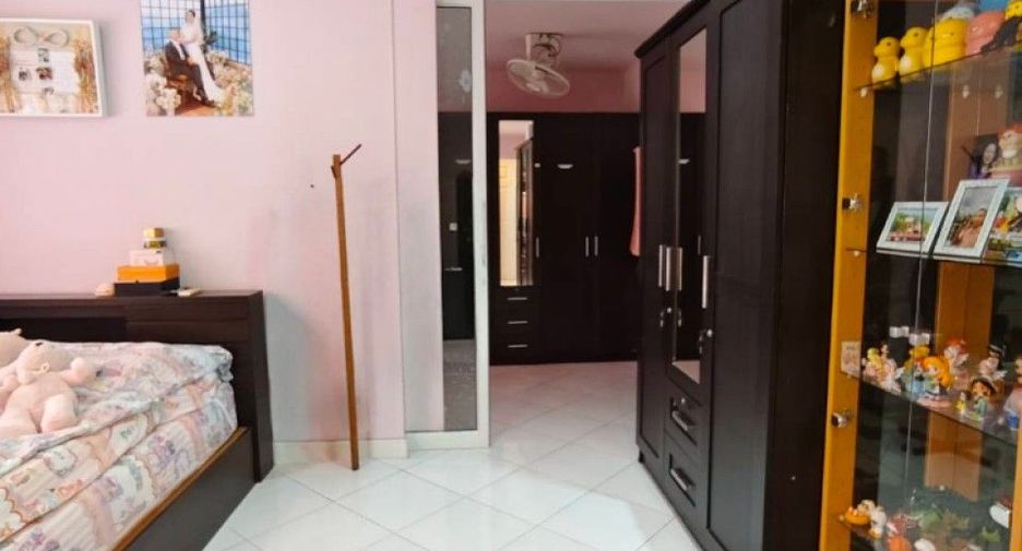 For sale 5 bedrooms house in Mueang Chachoengsao, Chachoengsao